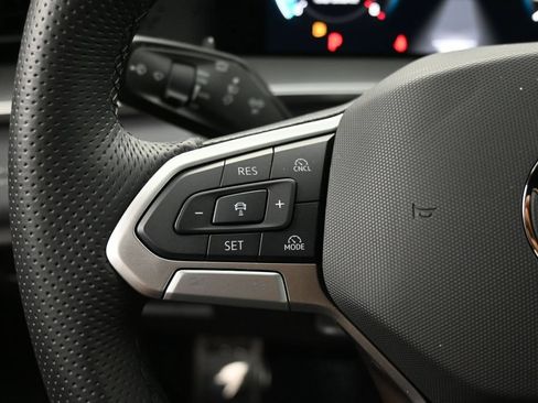 Used 2025 Volkswagen Tiguan SE R-Line FWD image 15
