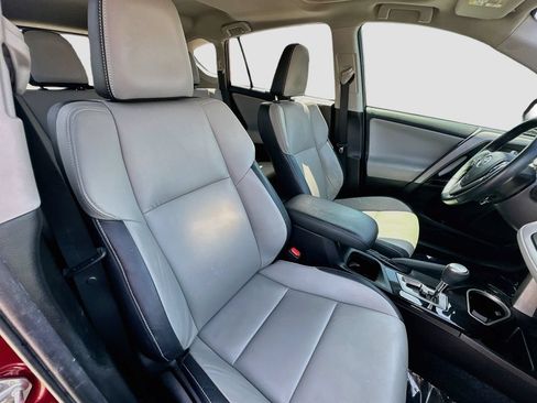 Used 2018 Toyota RAV4 Limited FWD image 25