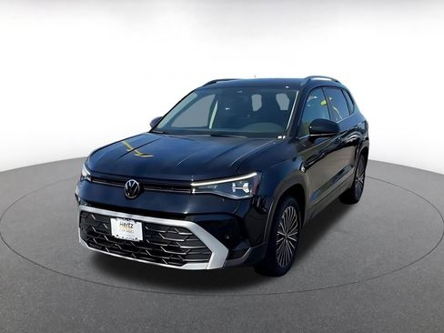 Used 2025 Volkswagen Taos SE image 7