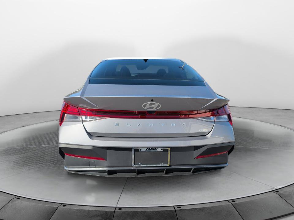 Used 2026 Hyundai Elantra Hybrid FWD image 14