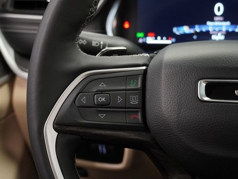 Certified 2025 Jeep Grand Cherokee Limited AWD/4WD image 40