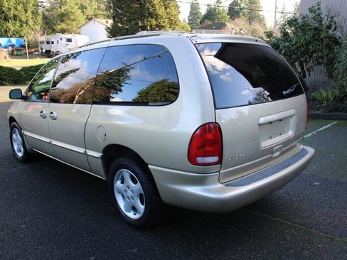 Used 2000 Dodge Grand Caravan ES image 4