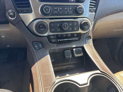 Used 2019 Chevrolet Suburban LT w/ Luxury Package AWD/4WD image 13