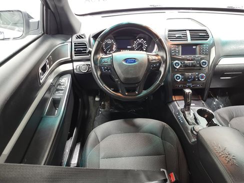 Used 2017 Ford Explorer XLT AWD/4WD image 27