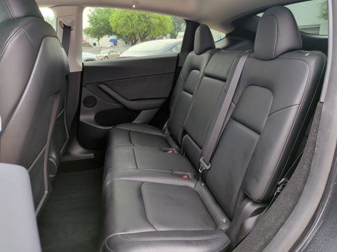 Used 2024 Tesla Model Y 2WD image 32