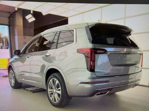 Used 2023 Cadillac XT6 Premium Luxury AWD/4WD image 4
