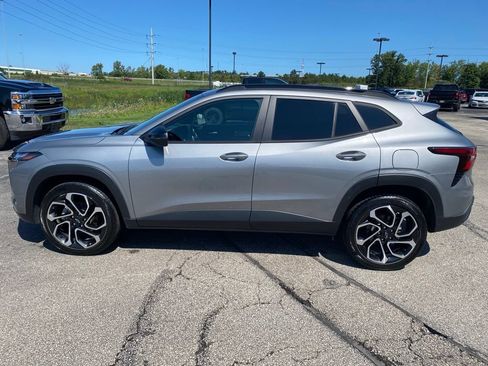Used 2024 Chevrolet Trax RS w/ Driver Confidence Package FWD image 4