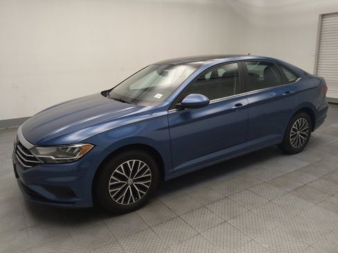 Used 2019 Volkswagen Jetta SE FWD image 2