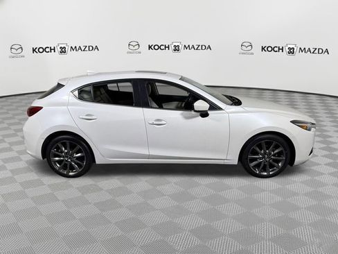 Used 2018 MAZDA MAZDA3 Grand Touring w/ Premium Equipment Package FWD image 9
