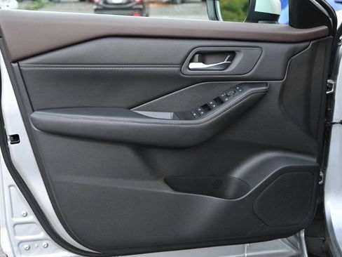 Used 2023 Nissan Rogue SV w/ SV Premium Package image 24