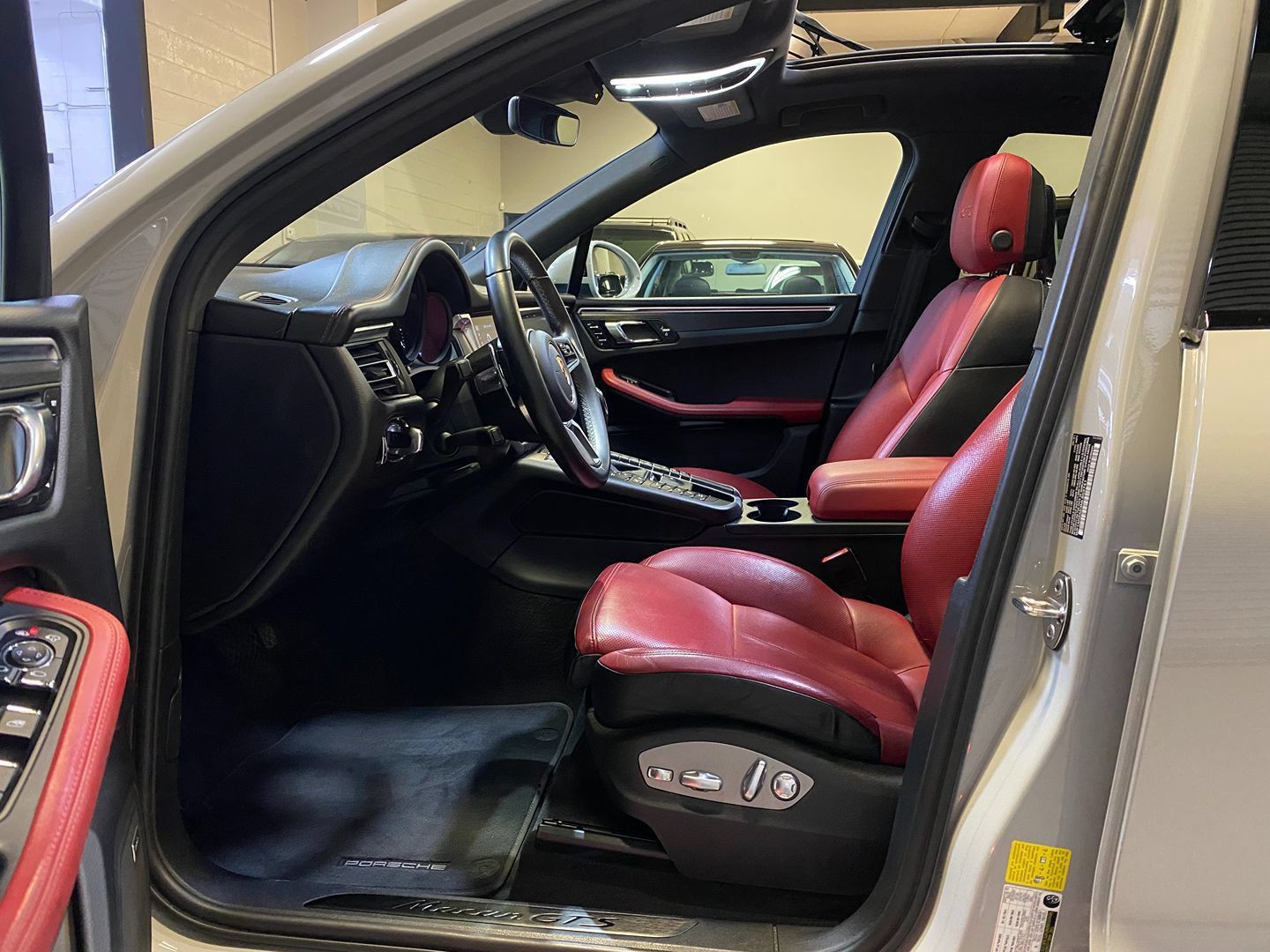 Used 2021 Porsche Macan GTS AWD/4WD image 34