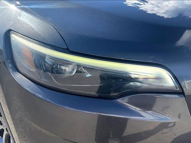 Used 2019 Jeep Cherokee Latitude Plus w/ Comfort/Convenience Group FWD image 28