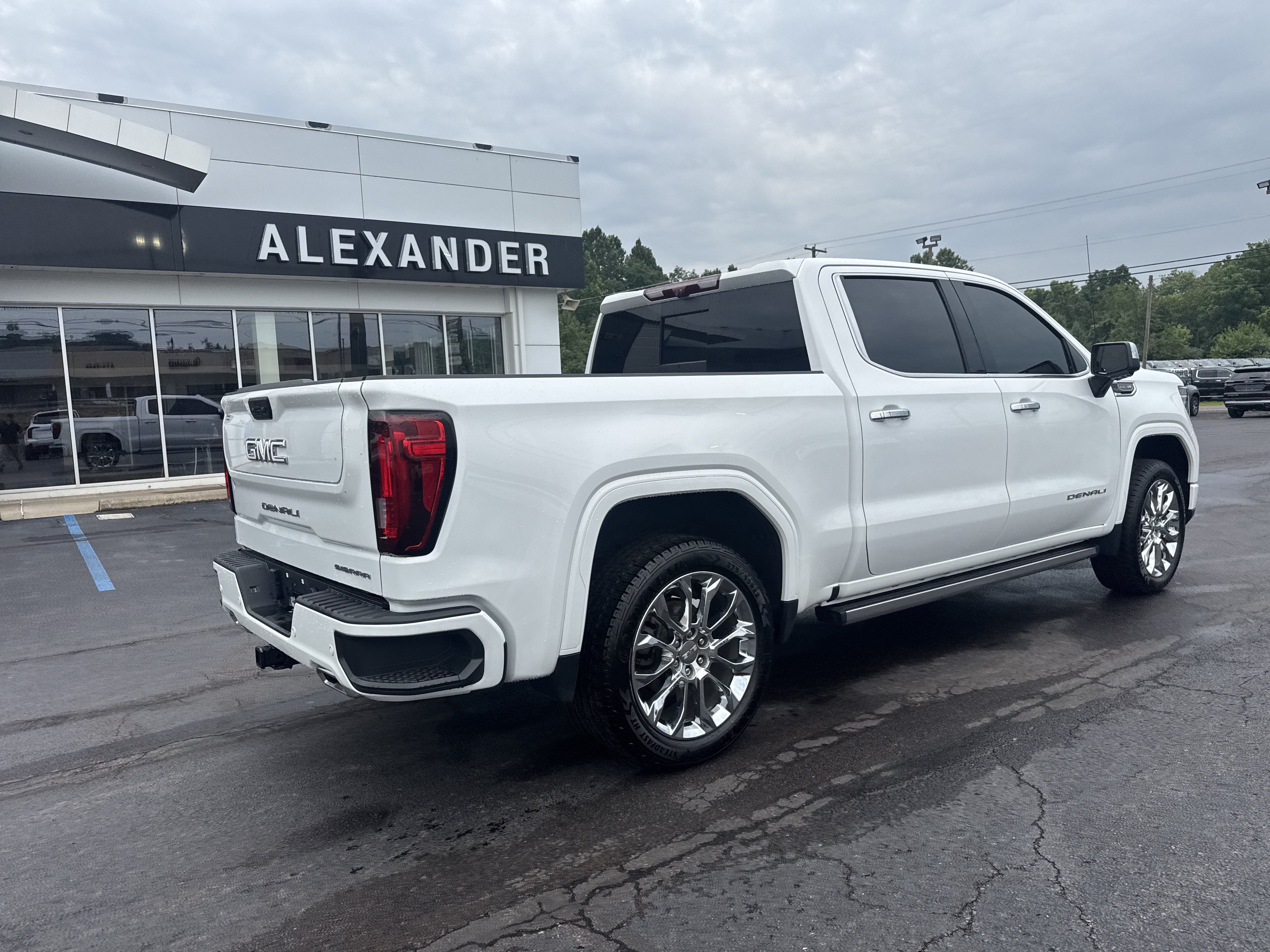 Used 2024 GMC Sierra 1500 Denali w/ Denali Reserve Package AWD/4WD image 3