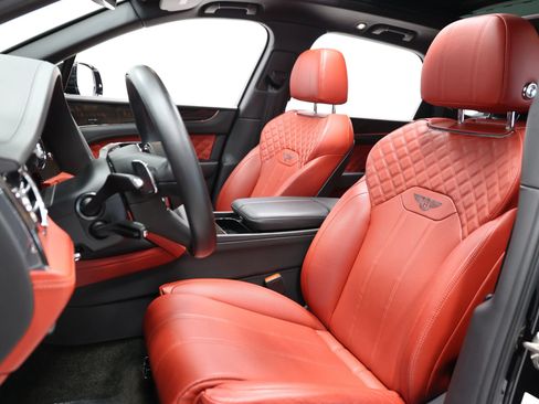 Used 2022 Bentley Bentayga AWD/4WD image 17