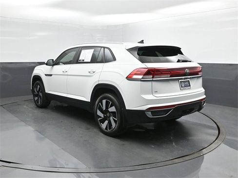 Certified 2024 Volkswagen Atlas Cross Sport SE image 5