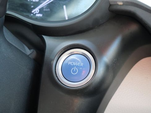 Certified 2023 Toyota Sienna LE FWD image 25