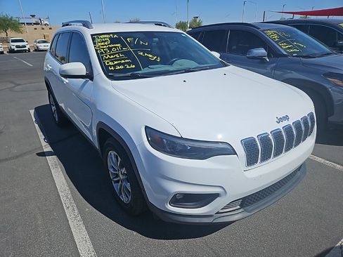 Used 2019 Jeep Cherokee Latitude Plus FWD image 4