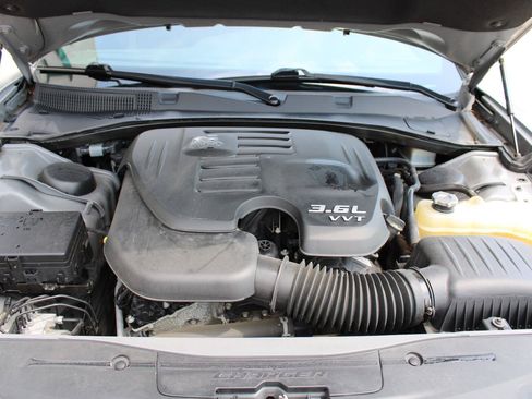 Used 2019 Dodge Charger SXT w/ Blacktop Package AWD/4WD image 4