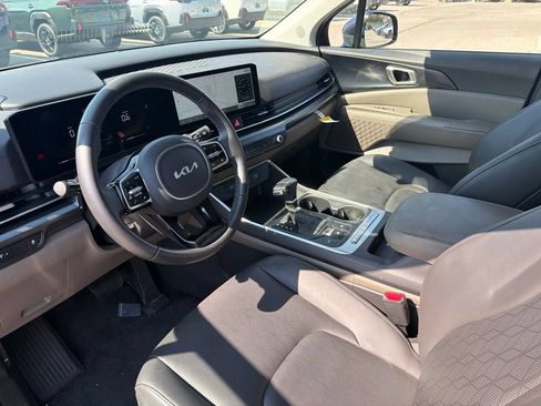 Used 2026 Kia Carnival FWD image 4
