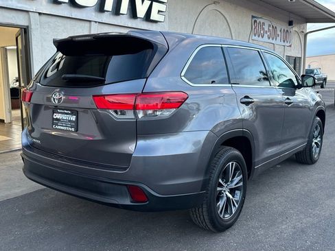 Used 2018 Toyota Highlander LE w/ Carpet Mat Package (TMS) FWD image 4