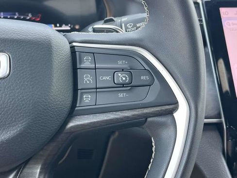 Used 2024 Jeep Grand Cherokee L Limited w/ Luxury Tech Group II AWD/4WD image 30