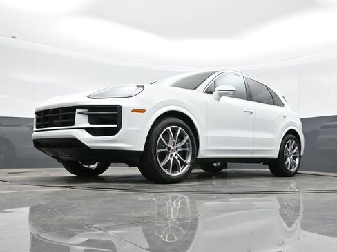 New 2026 Porsche Cayenne image 34