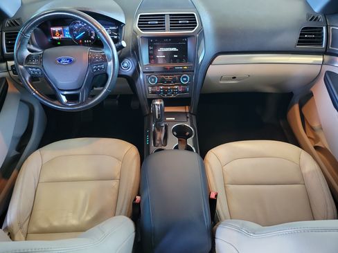 Used 2018 Ford Explorer XLT w/ Equipment Group 202A FWD image 14