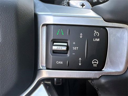 New 2024 Land Rover Discovery Dynamic SE image 26