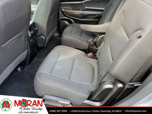 Certified 2023 GMC Acadia SLE w/ Driver Convenience Package image 12