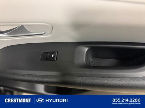 Used 2025 Hyundai Tucson SE AWD/4WD image 23