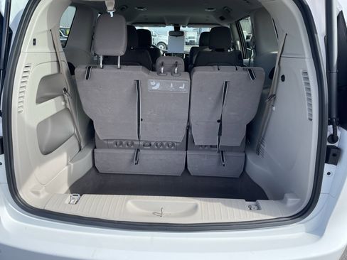 Used 2018 Chrysler Pacifica Touring Plus image 9