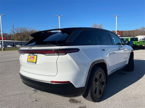 Used 2025 Jeep Wagoneer Launch Edition w/ Trailer Tow Group image 7