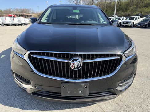 Used 2020 Buick Enclave Essence image 2