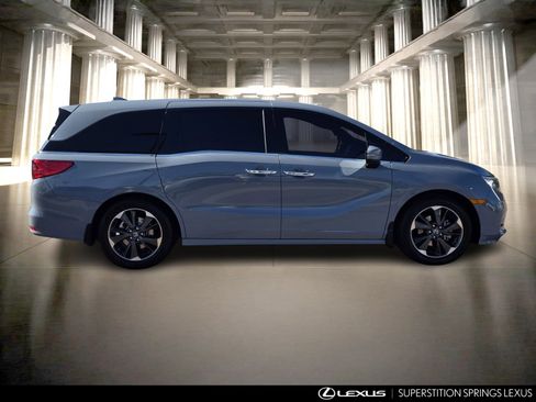 Used 2023 Honda Odyssey Elite image 3