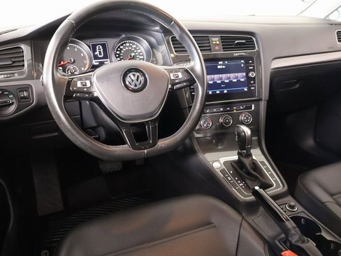 Used 2019 Volkswagen Golf SE w/ Driver Assistance Package image 2