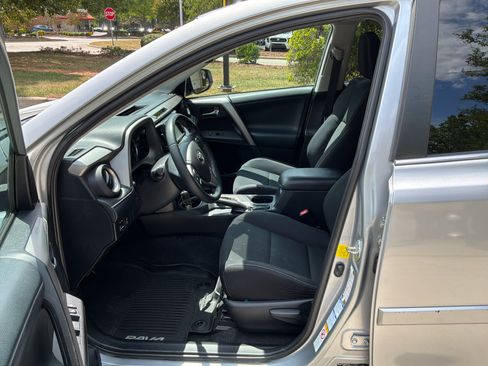 Used 2016 Toyota RAV4 XLE AWD/4WD image 16