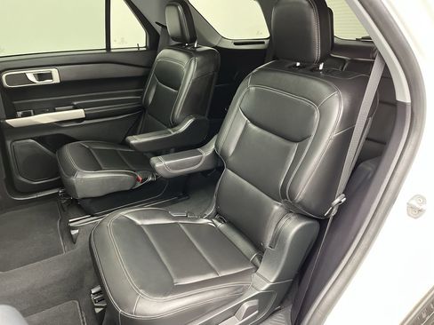 Used 2022 Ford Explorer XLT w/ Equipment Group 202A image 13