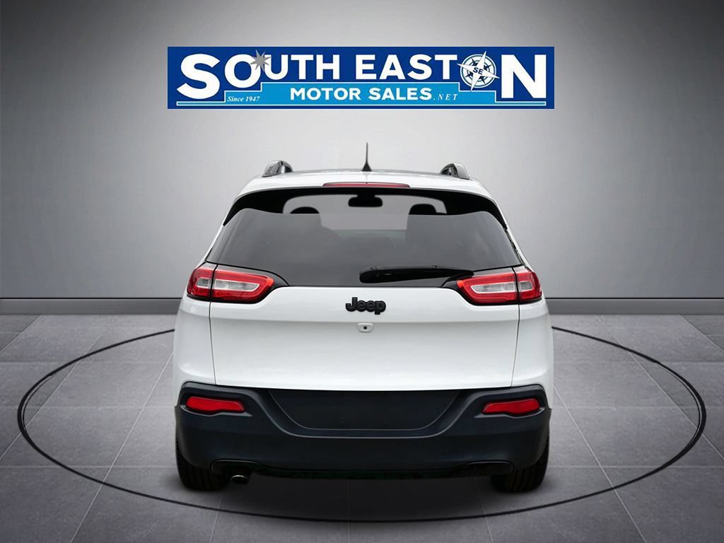 Used 2016 Jeep Cherokee Latitude AWD/4WD image 4