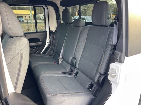 Used 2024 Jeep Gladiator Sport image 19