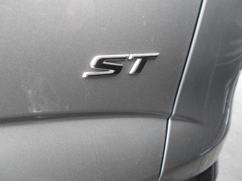 Used 2023 Buick Enclave Essence w/ Experience Buick Package image 6