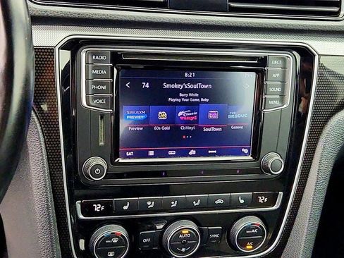 Used 2018 Volkswagen Passat 3.6 FWD image 18