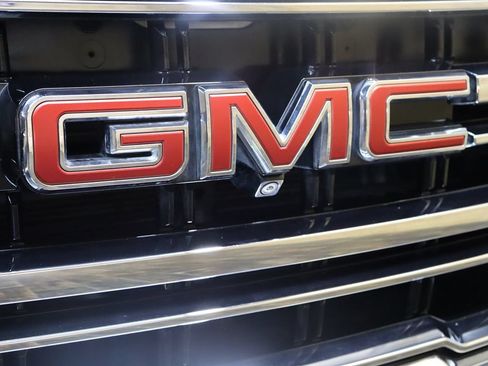 Used 2021 GMC Yukon XL SLT w/ SLT Premium Package RWD image 16