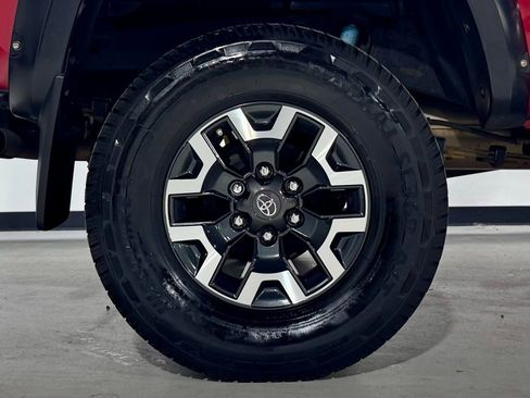 Used 2018 Toyota Tacoma TRD Off-Road image 31