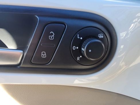 Used 2013 Volkswagen Beetle TDI image 25