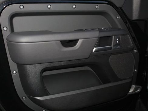 New 2026 Land Rover Defender 130 X-Dynamic SE image 20