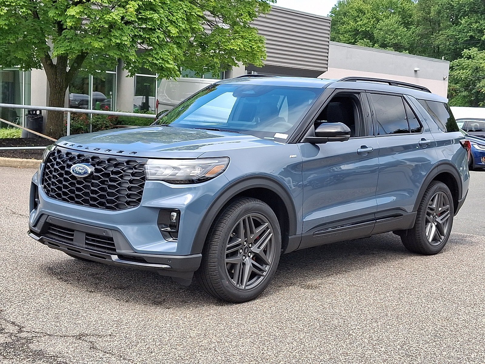 New 2026 Ford Explorer ST-Line w/ ST-Line Street Pack AWD/4WD image 3