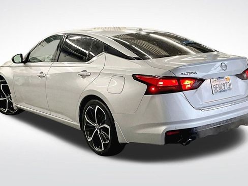 Used 2023 Nissan Altima 2.5 SR w/ SR Premium Package image 13