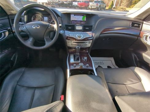 Used 2018 INFINITI Q70 Luxe image 21