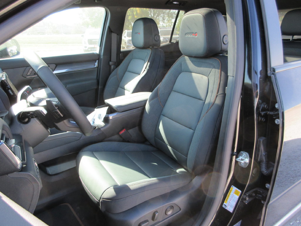 New 2027 GMC Terrain AT4 w/ LPO, Black Badging Package AWD/4WD image 9