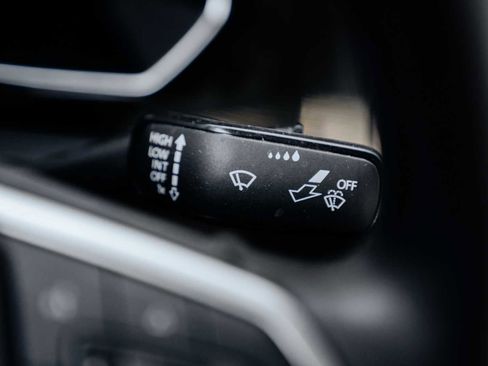 Used 2023 Volkswagen Jetta SE image 28